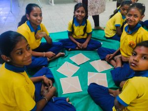 आशा दीप जलाते चले |