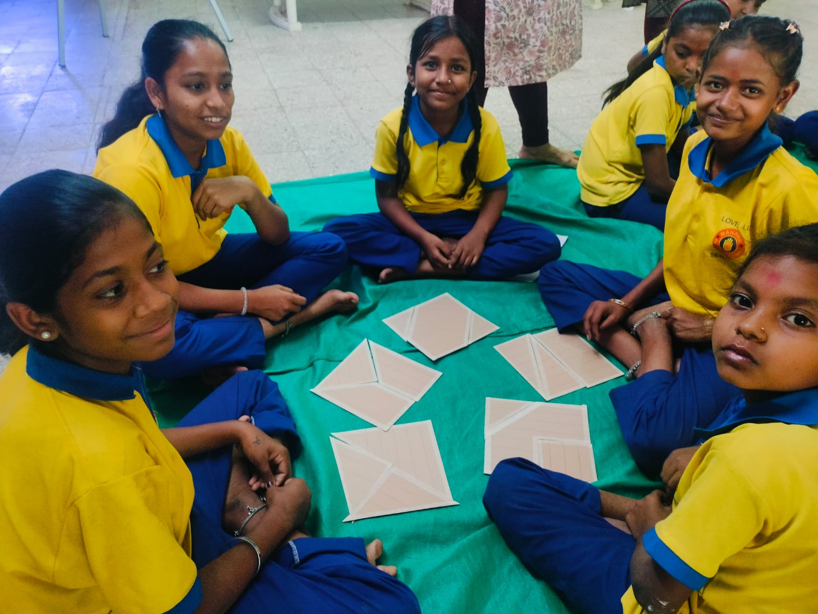 You are currently viewing आशा दीप जलाते चले |